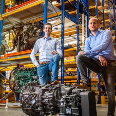 Onderdelen specialist foto