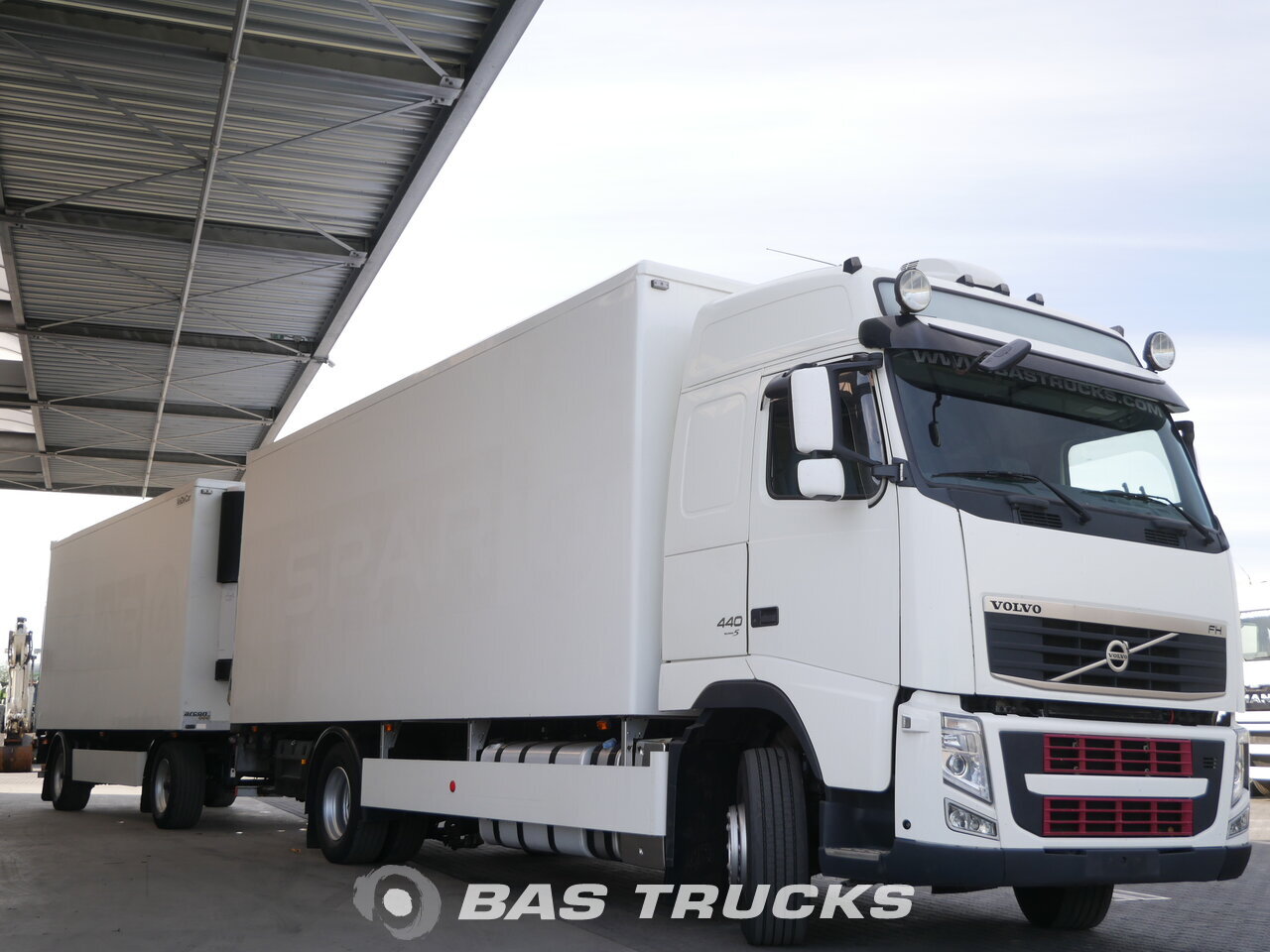 صورة لـ مستعمل شاحنات + مقطورة Volvo FH 440 4X2 2009
