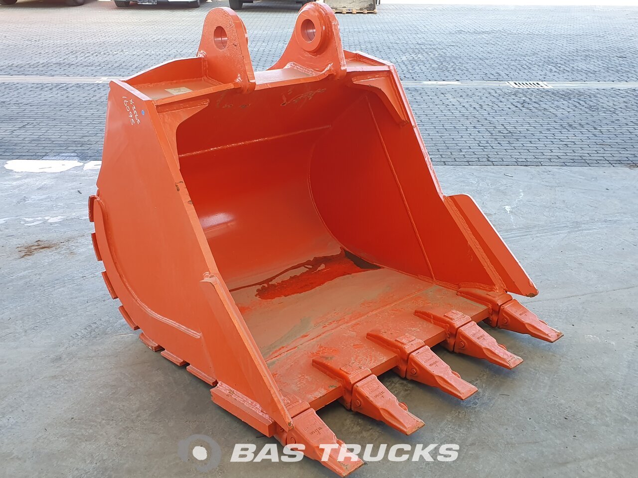 Hitachi ZX330 350 2020 Excavator bucket Machinery attachments BAS Trucks