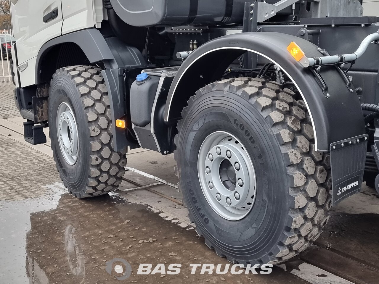Volvo FMX 460 8X4 NEW! 18m3 Big-Axle Euro 6 - Tipper truck sold by BAS  World B.V. (Ad code: RS725)
