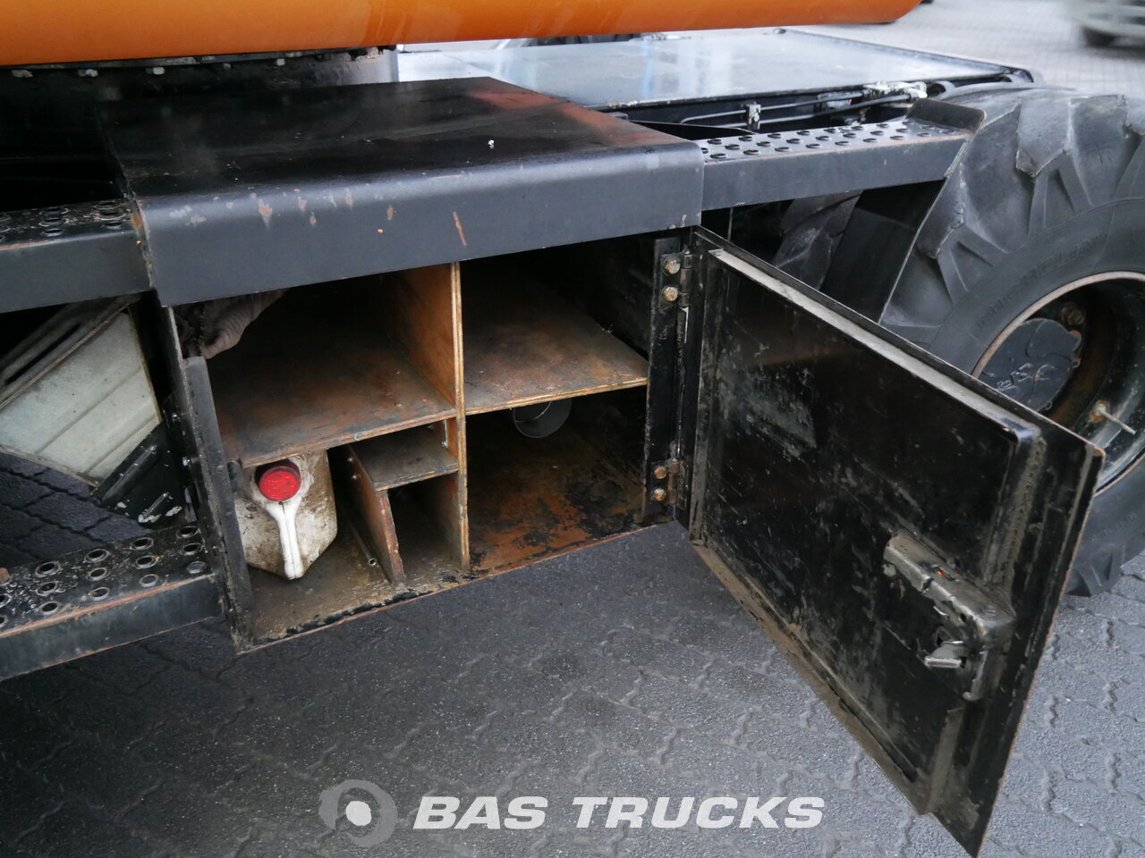 photo of Used Construction equipment Hitachi EX 135 W 4X4 2001