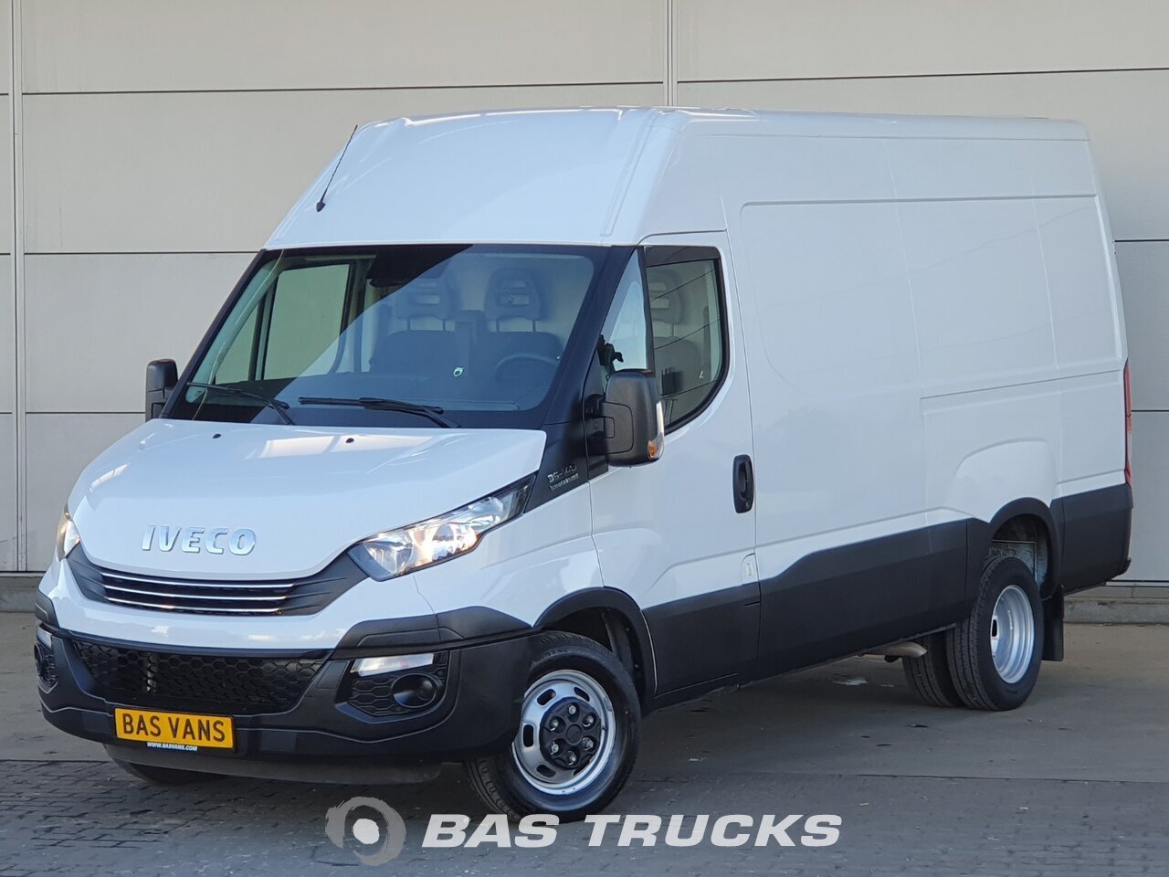 vans commercial 2019