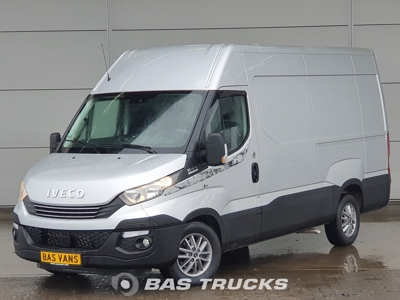 vans commercial 2019