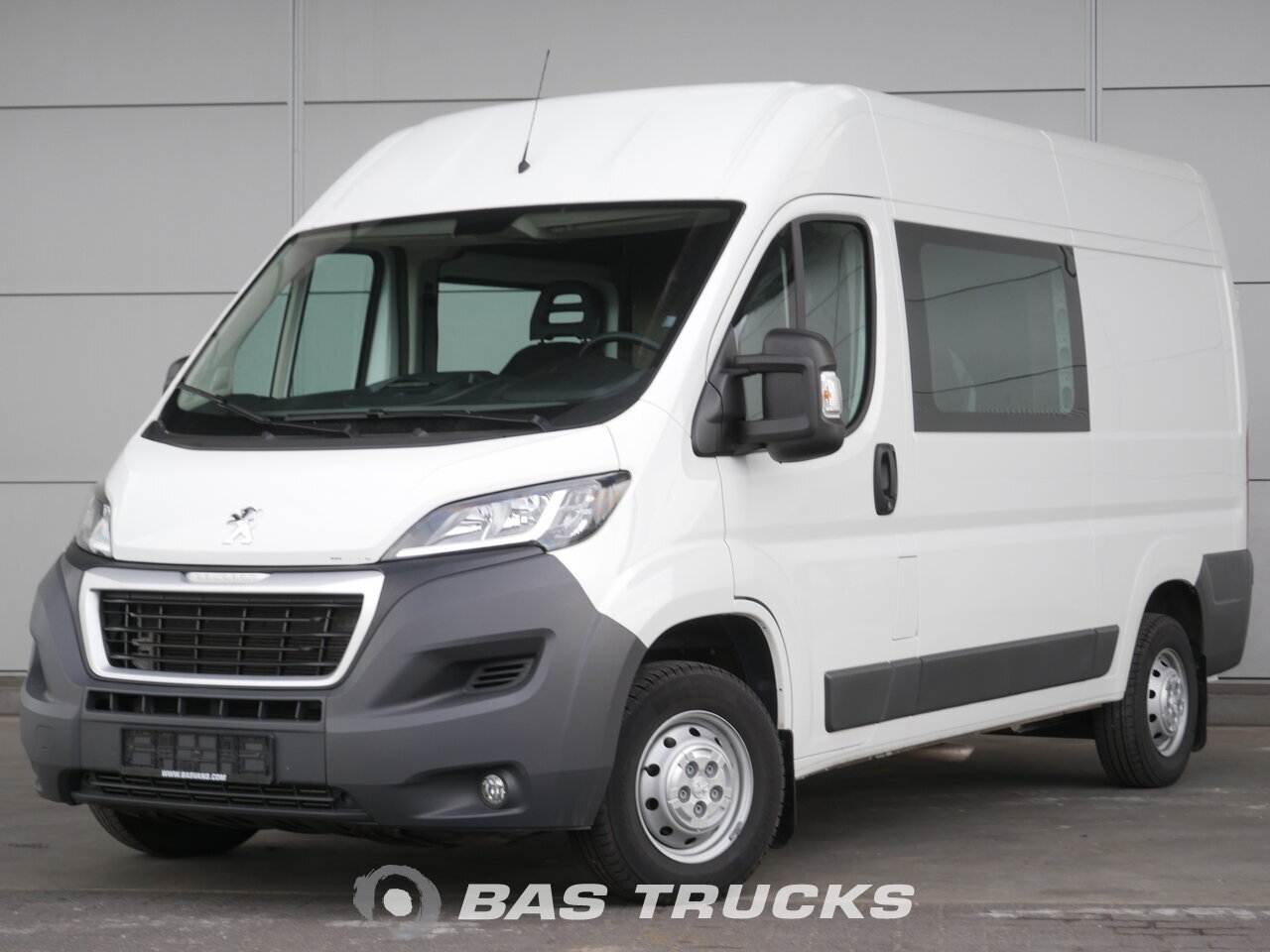 photo of Used Light commercial vehicle Peugeot Boxer 2017